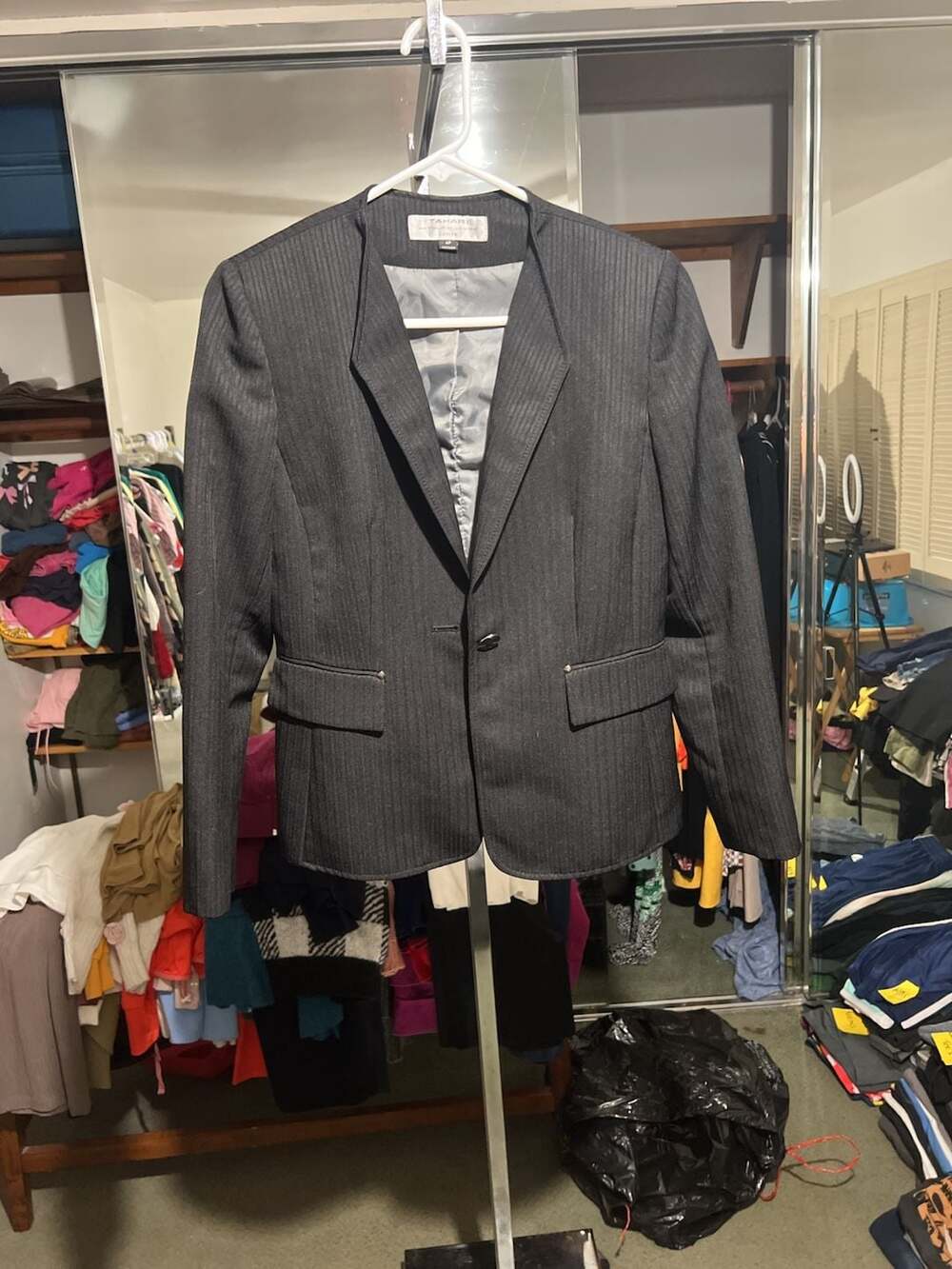 Tahari Arthur S. Levine Petite Black Pinstripe Single Button Blazer Jacket 4P